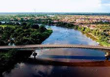 A ponte Itapoã sobre o rio Mearim, em Arari